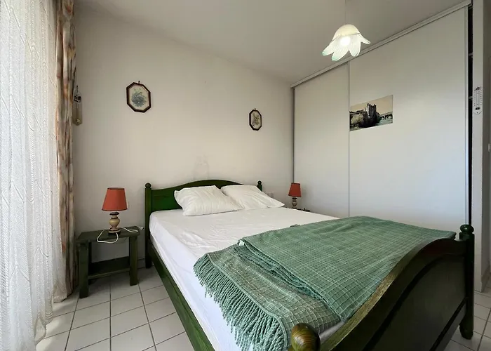 Spacieux Climatise 80m² Avec Piscine Et Vue A - Fr-1-338-620 *